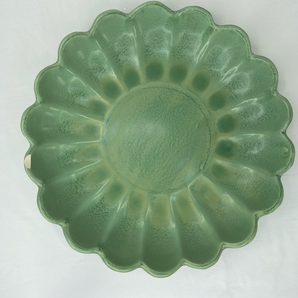 Vintage Ceramic Stoneware Scalloped Petal Dish Bowl‎ 13"
